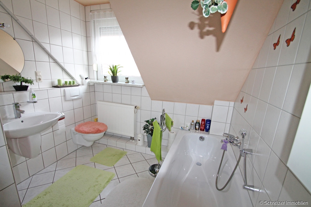 Badezimmer mit Badewanne