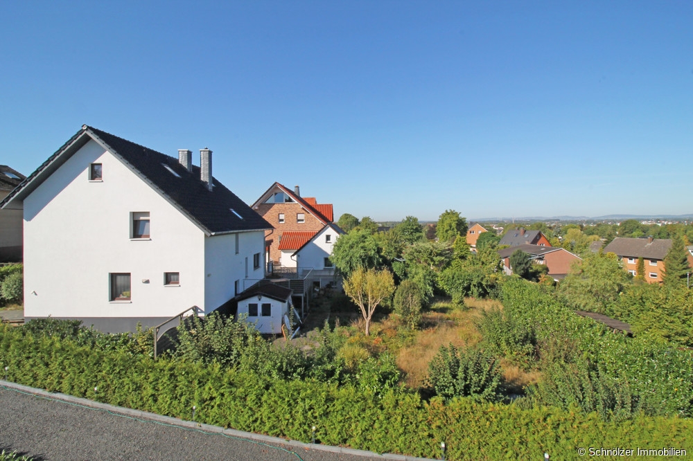 seitliche Hausansicht inkl. Garten