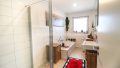 Badezimmer mit Dusche 