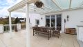 teilüberdachte Terrasse