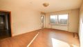Schlafzimmer mit Zugang zum Balkon OG aktuell