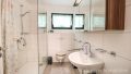Badezimmer mit Dusche OG