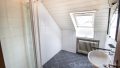 Badezimmer mit Dusche OG