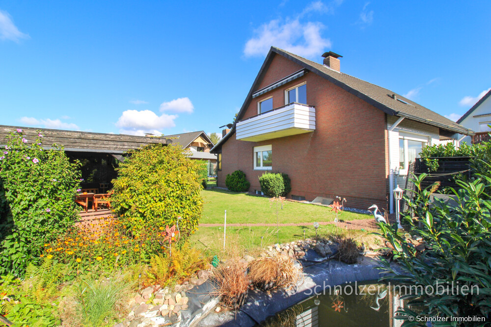 seitliche Gartenansicht