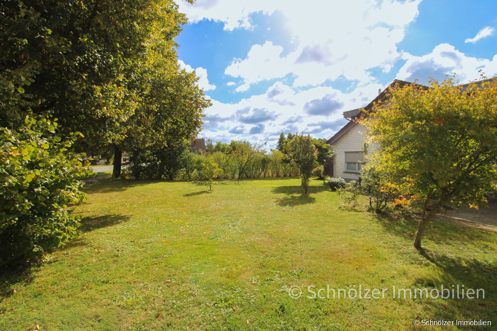 weitläufiger Garten