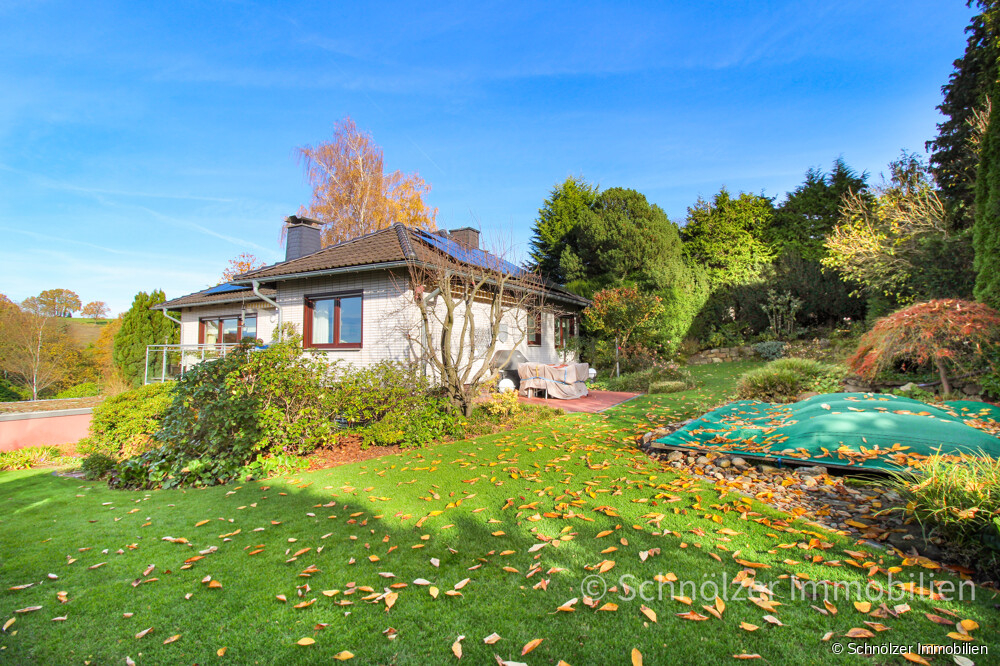 seitliche Gartenansicht