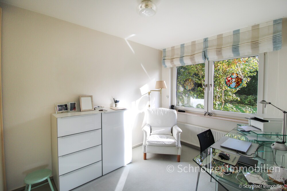 Schlafzimmer 2 /Arbeitszimmer EG