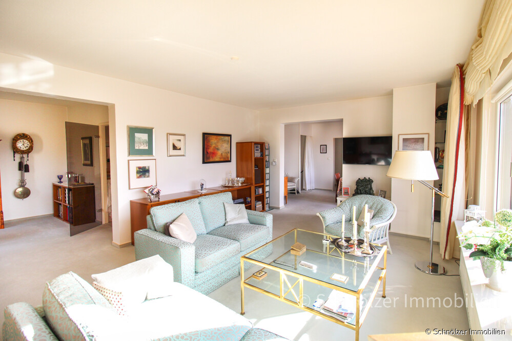 lichtdurchflutet und hell