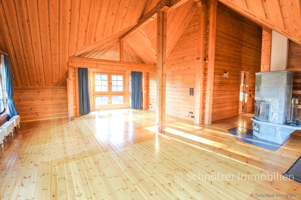 geräumiger und heller Wohn/-Essbereich mit Kaminofen OG