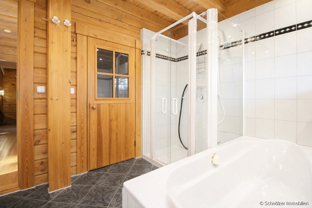 und einer gemütlichen Sauna