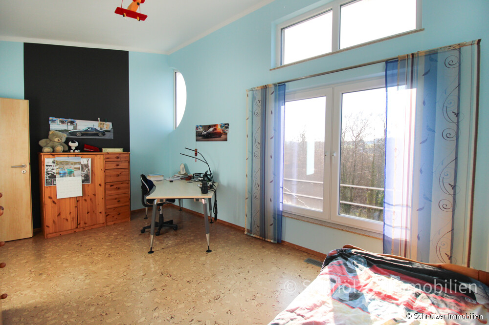 lichtdurchflutet und hell