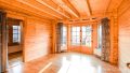 Schlafzimmer mit Balkon und angrenzendem Ankleidebereich EG
