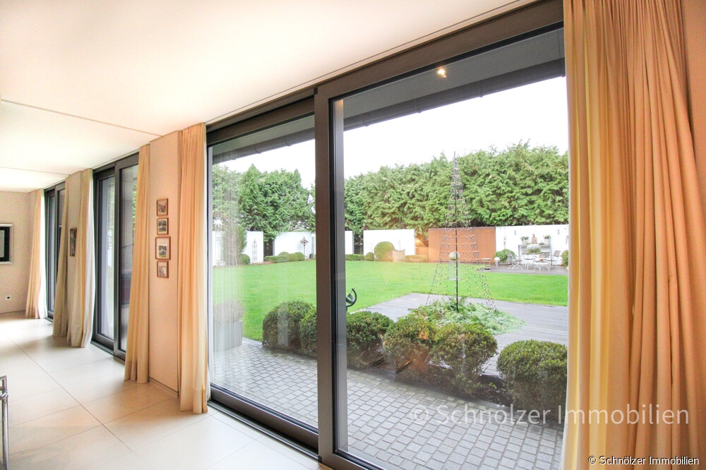 große Fensterflächen zum Garten Sicht 1