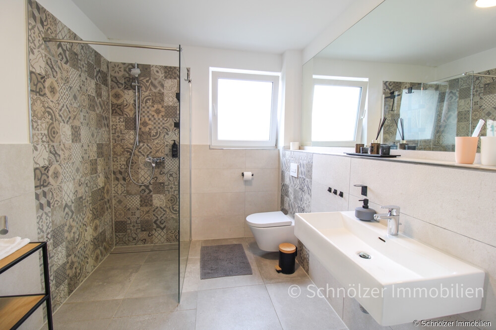 Badezimmer mit Dusche