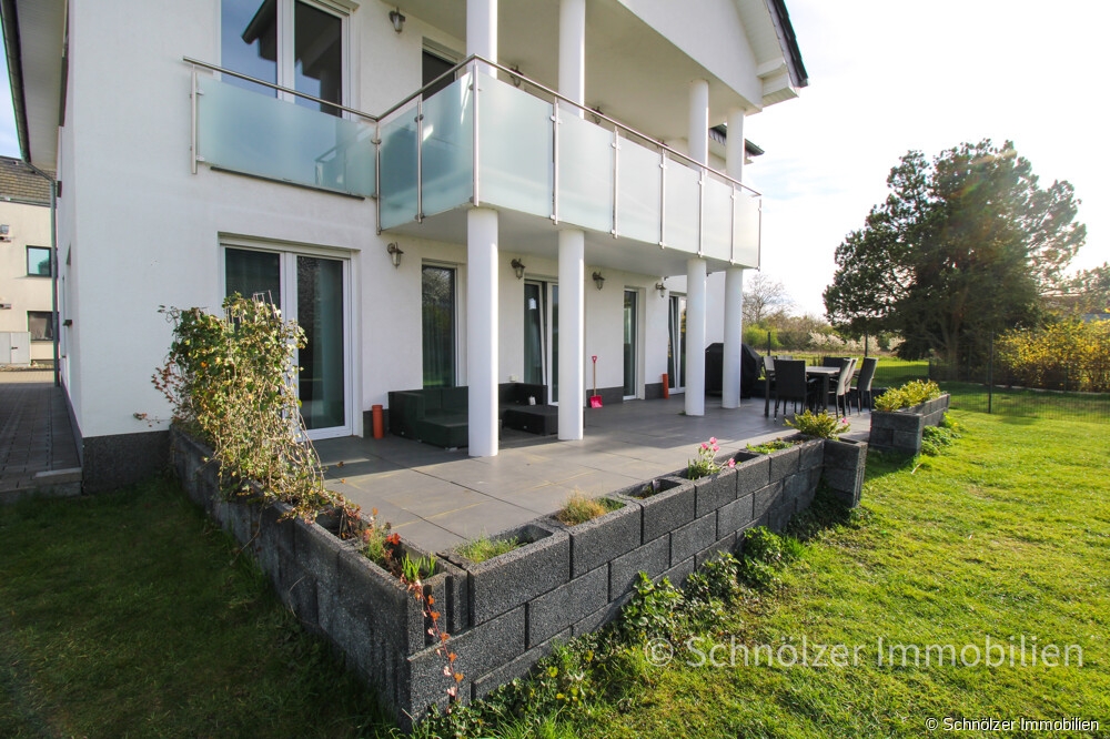 Terrasse mit Gartenzugang