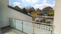 mit Balkon