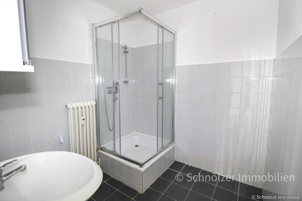 Badezimmer mit Dusche