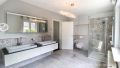 modernes Badezimmer