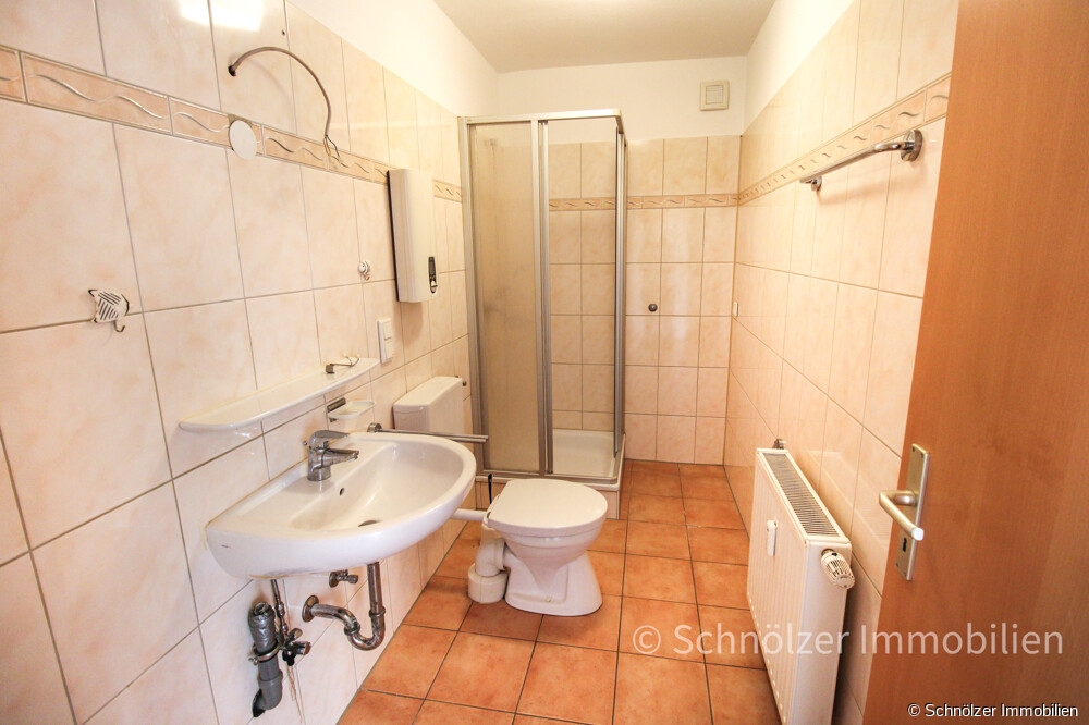 Badezimmer mit Dusche