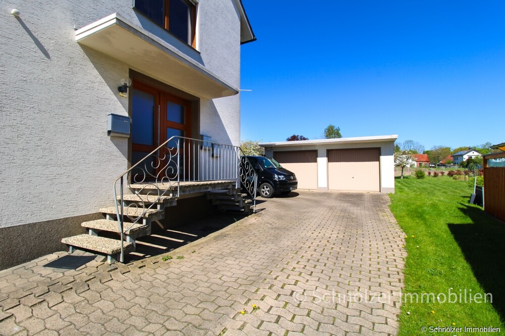 Einfahrt zur Garage