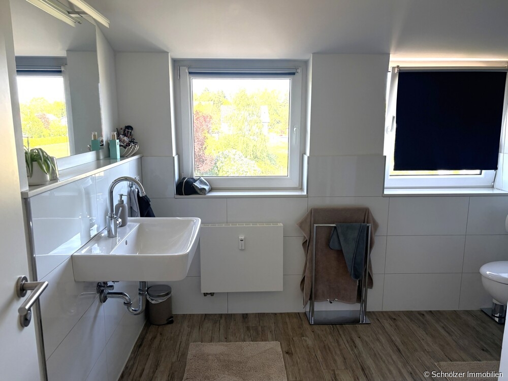 geräumiges Badezimmer