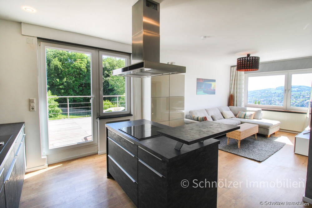 offen gestaltet zum Wohnbereich und Zugang zur Terrasse