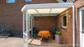 mit überdachter Terrasse