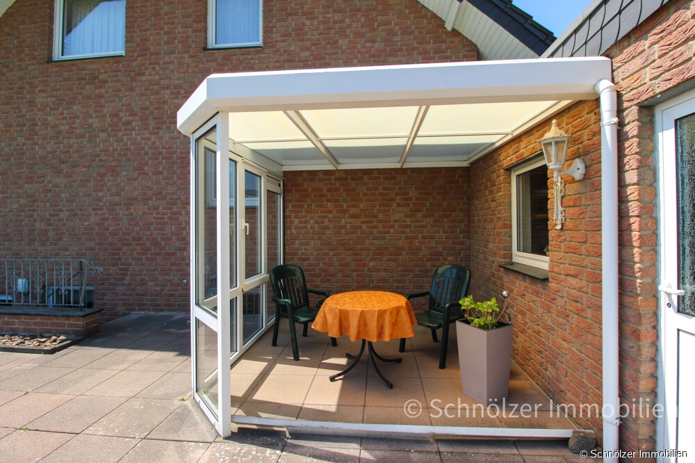 mit überdachter Terrasse