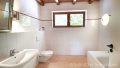 Badezimmer mit Badewanne EG