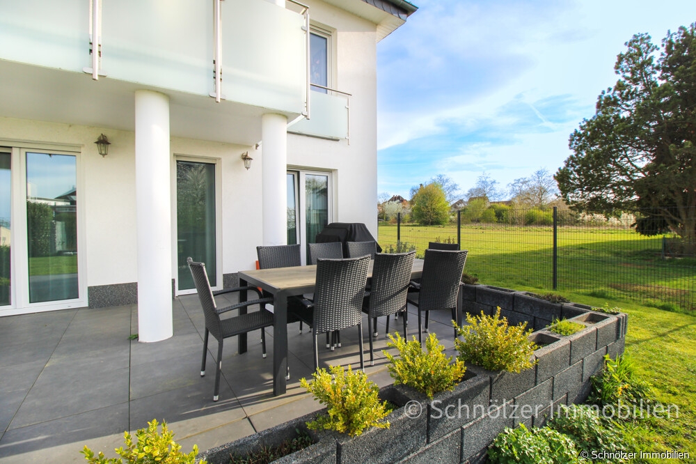 mit Terrasse