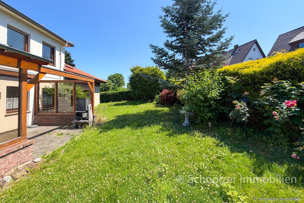 Gartenansicht mit Terrasse
