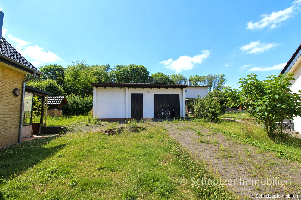 Garage und Stellflächen