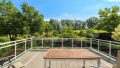 zur großzügigen Dachterrasse