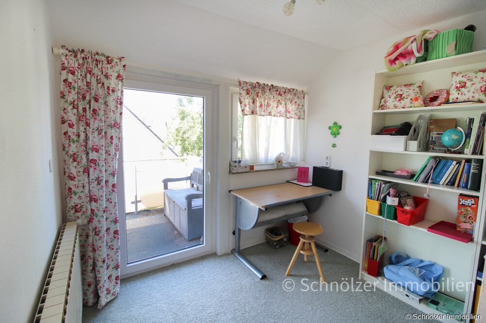 Zimmer DG mit Zugang zum Balkon