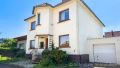 Vordere Ansicht mit Garage