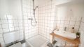 Badezimmer mit Dusche