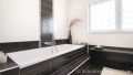 mit stilvoller Badewanne