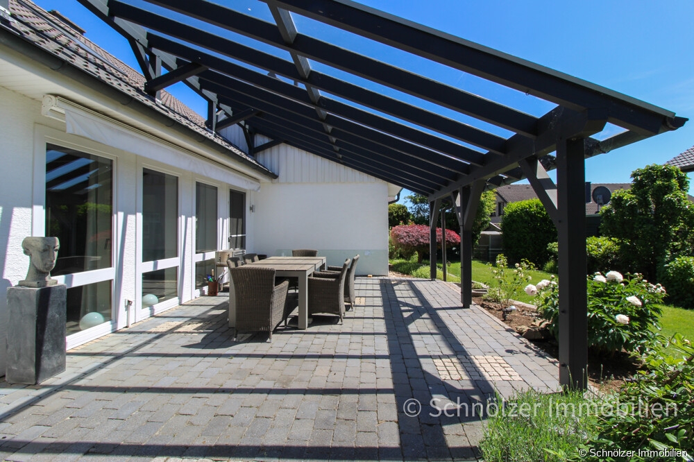 mit Zugang zur Terrasse