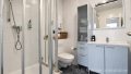 Badezimmer mit Dusche