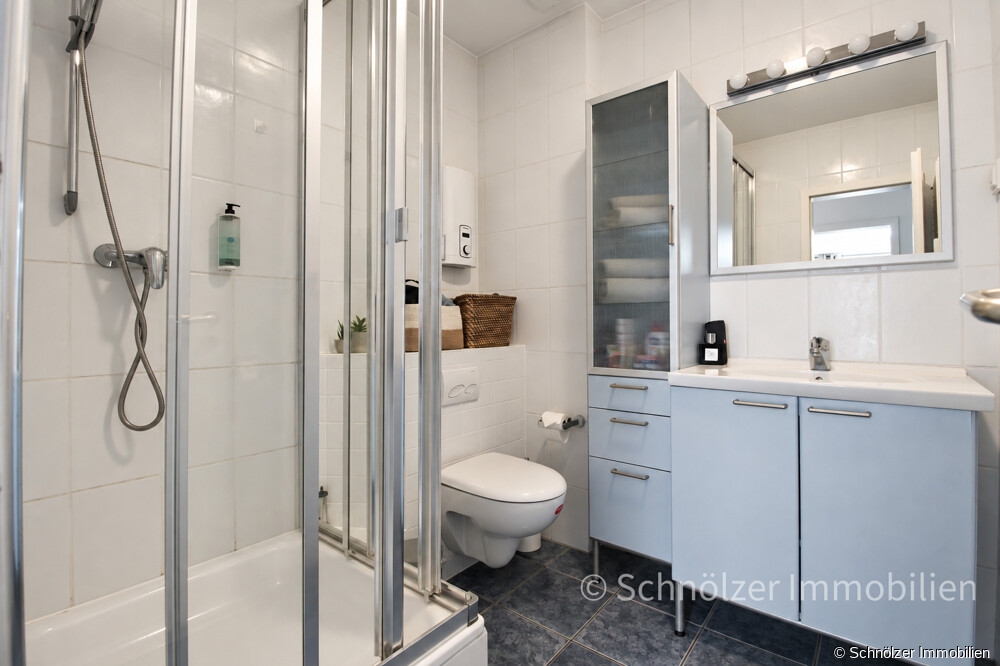 Badezimmer mit Dusche
