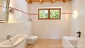 Badezimmer mit Badewanne EG