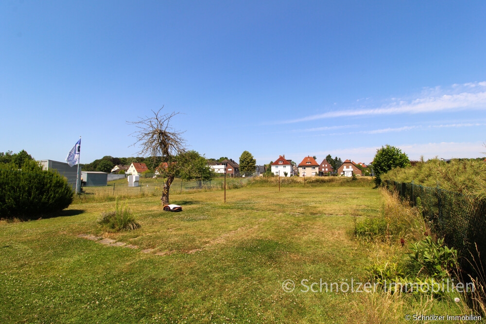 sehr weitläufiger Garten